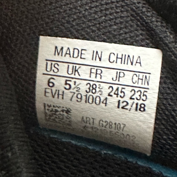 Adidas Men’s Shoe Size 6 - Picture 4 of 6